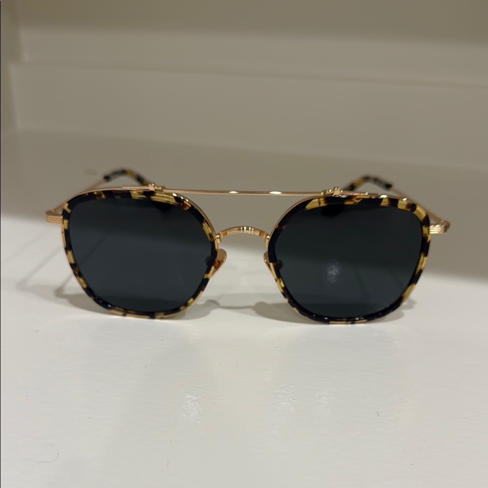 KREWE AUSTIN Brown and Gold Sunglasses Elegant Accessories